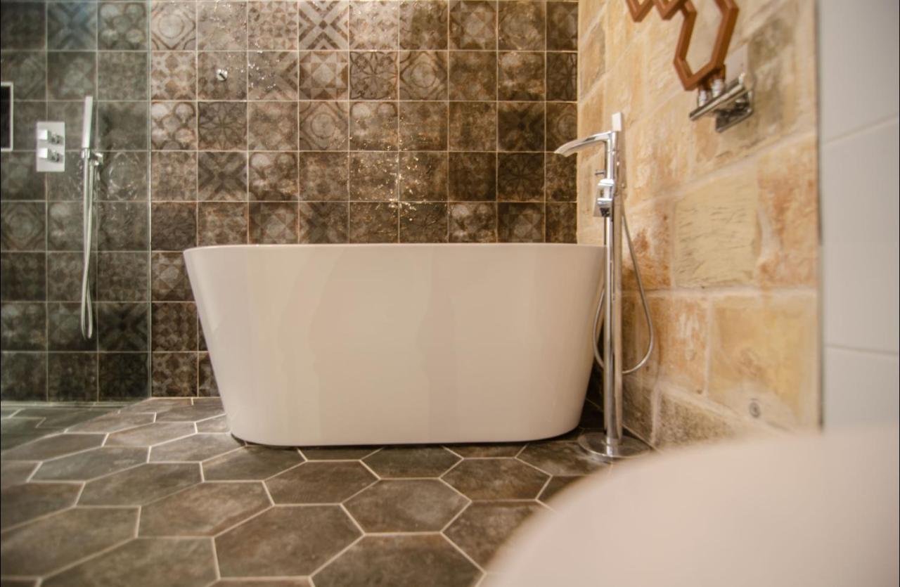 Senglea Suites Hotel *